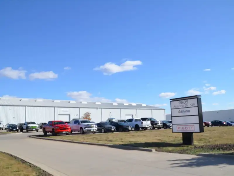 Divisible Warehouse with Docks Near I-380 and Eastern Iowa Airport