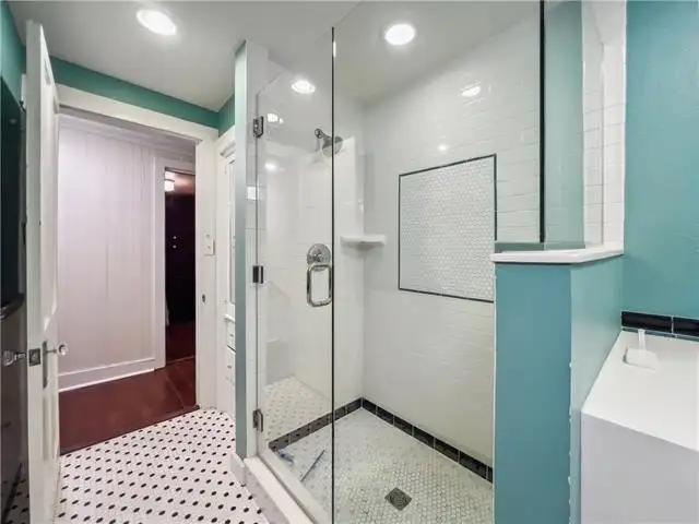 Versatile Mixed-use Property in Prime French Quarter Location