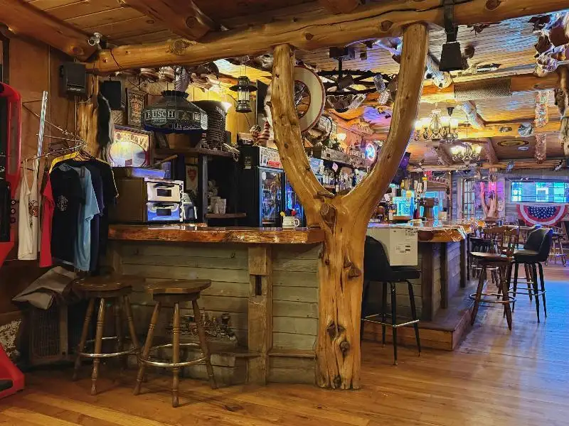 Turnkey Lodge-style Investment Opportunity in Berlin with Unique Interior and Bar