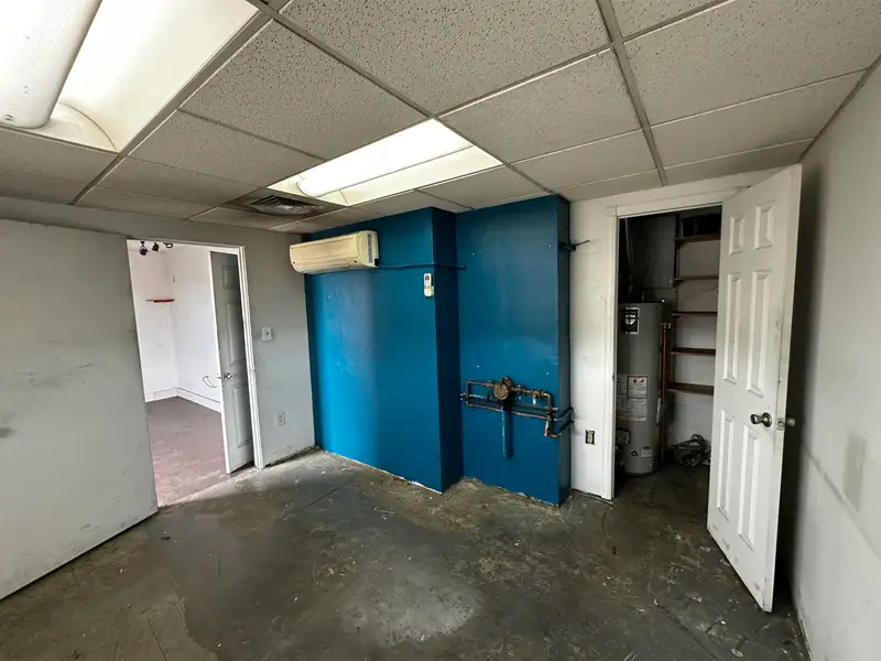 Warehouse and Office Space with Gated Yard in Prime Location
