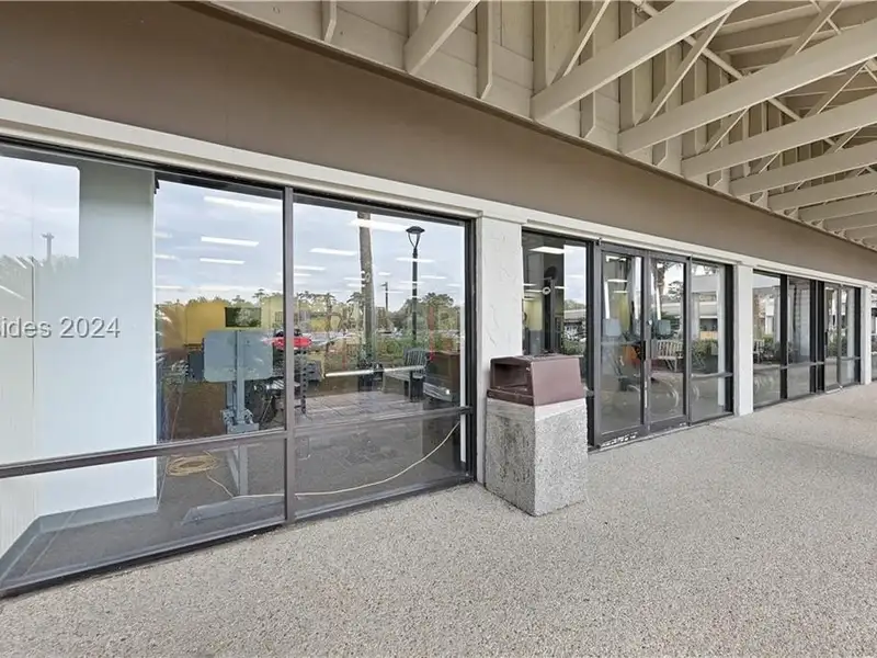 5,000 Sq Ft Retail Sublease in Port Royal Plaza with High Visibility