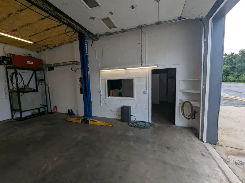 Turnkey Tire Business for Lease with Fully Equipped Office and Three Bays
