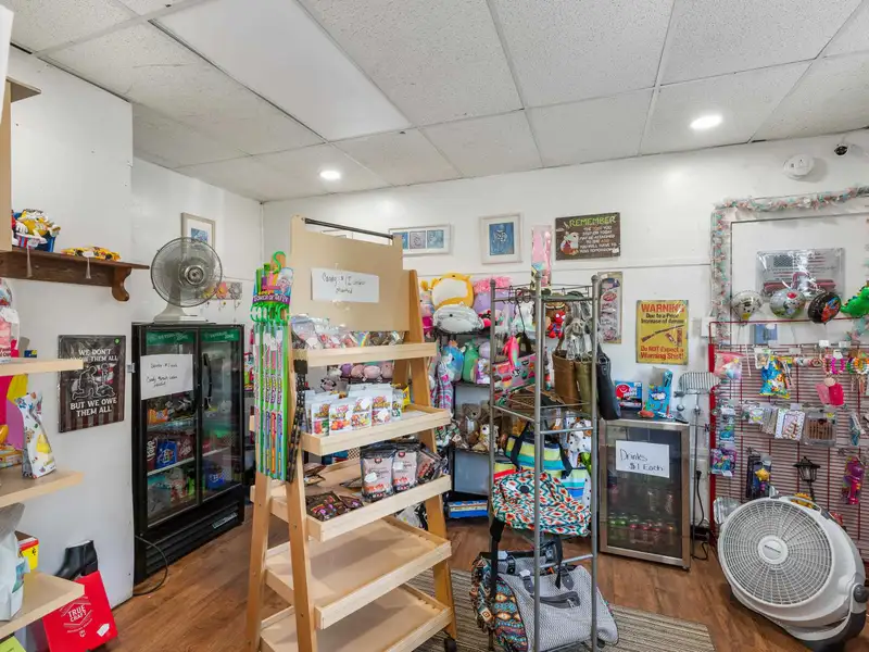 Mixed-use Property in Elkton: Antique Store with 3-bedroom Apartment and Ample Parking