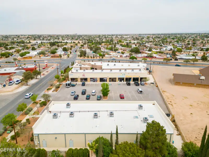 2,750 Sq Ft Office Space for Rent in Established Shopping Center Near Montwood and Yarbrough