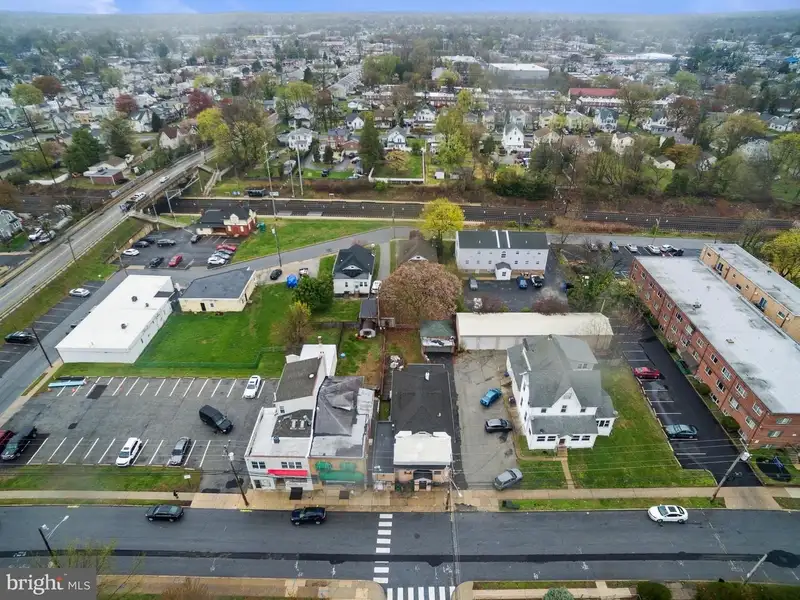 Mixed-use Property with Bar, Residential Space, and Garage in Folcroft Borough