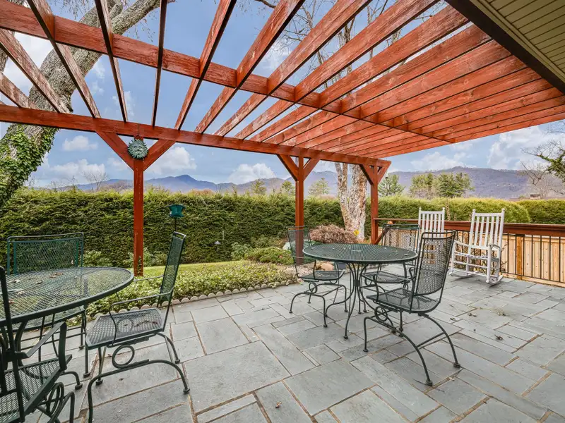 Ranch-style Estate Near Waynesville Inn, 5br/6.5ba, Ideal for Boutique Hospitality or Residence