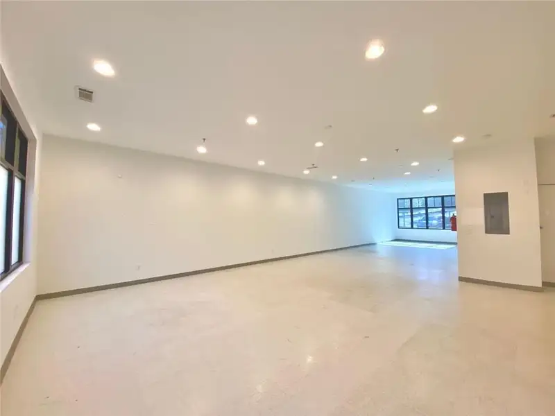 Street Level Office Space in Highland Grove Business Complex, Ideal for Professional Services