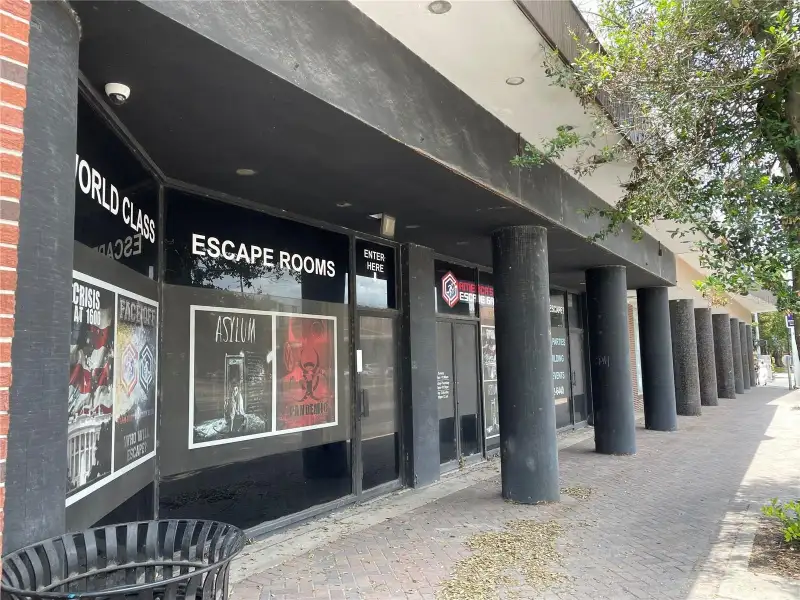Prime Downtown Commercial Space on University Avenue with Experience Rooms and High Foot Traffic
