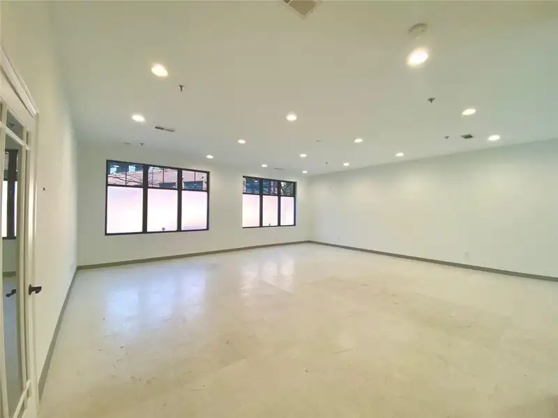 Street Level Office Space in Highland Grove Business Complex, Ideal for Professional Services