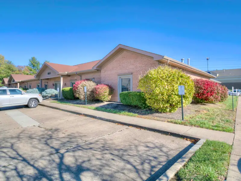 Move-in Ready 5,000 Sq Ft Commercial Space in Prime Edgewood Location