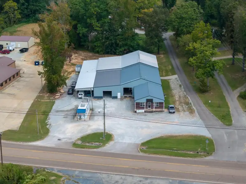 Large Commercial Building with Highway Frontage in Parsons, Tn - 15,000+ Sq Ft