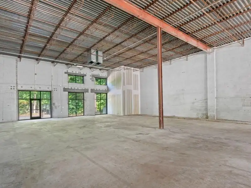 Industrial/flex Building in Prime Atlanta Location with Recent Upgrades and Parking Options