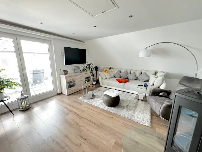 Mixed-use Property with Snack Bar and Apartment on Peenemünde Harbor Promenade