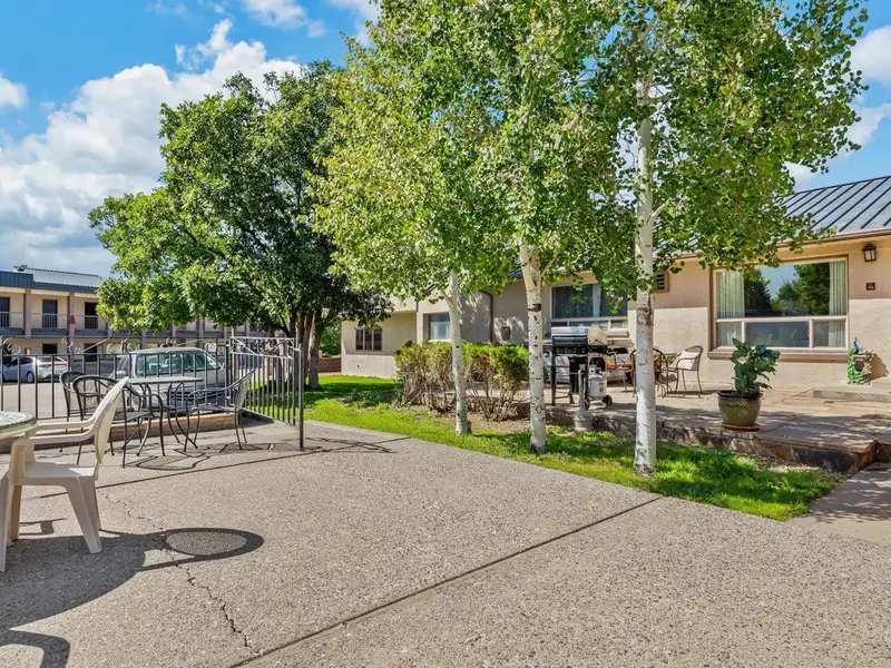 Investment Opportunity: Four Suite B&b in Montrose, Colorado with 7.2% Projected Cap Rate