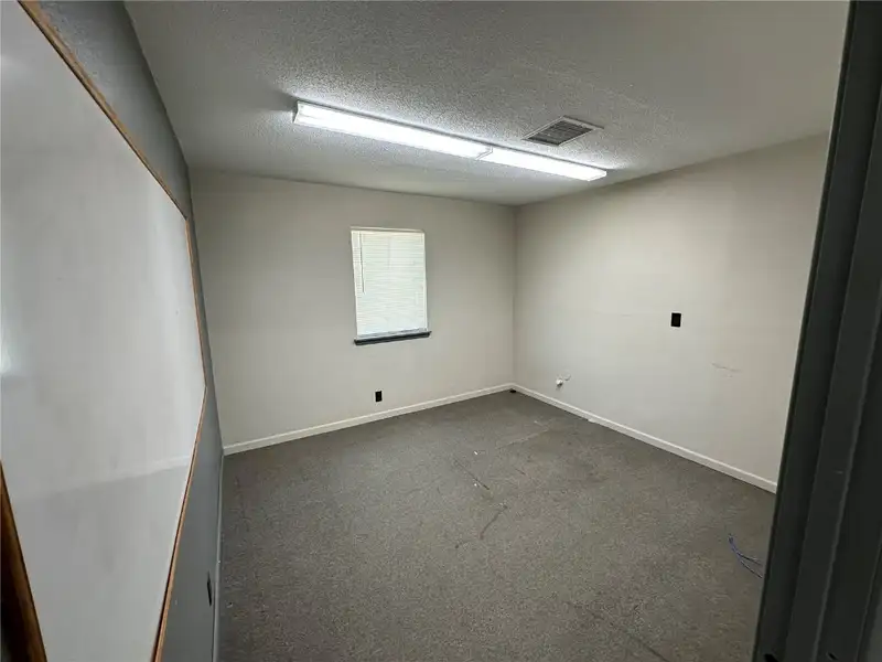 Versatile Office Suites Available for Lease with Customization Options