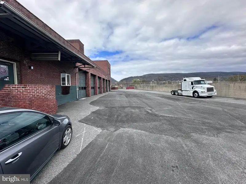 Industrial Building with 6 Bay Truck Repair Facility on 1.47 Acres Near Downtown