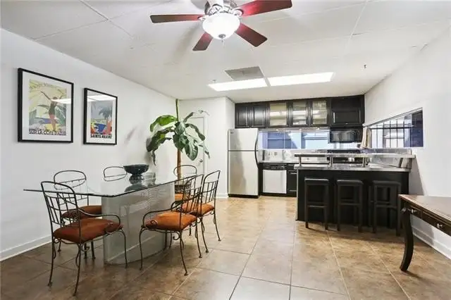 Historic 3-bedroom Residence with Rooftop Terrace in Cbd, Plus 1-bedroom Unit for Rental