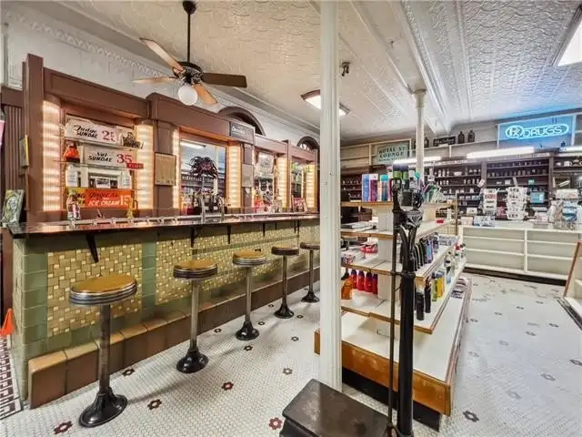 Versatile Mixed-use Property in Prime French Quarter Location