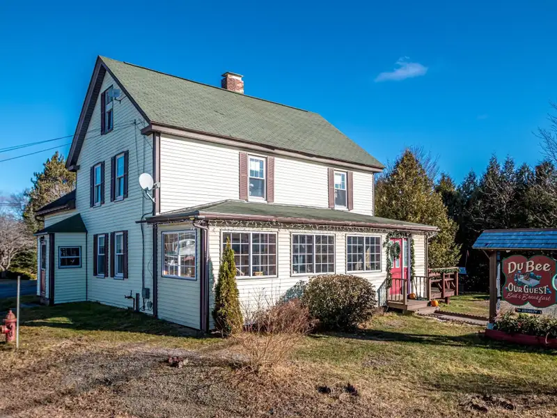 Du Bee Inn: Versatile Bed-and-breakfast with Mountain Views in the Great North Woods