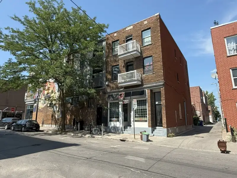 Mixed-use Multifamily Building in Prime Location on Masson Street
