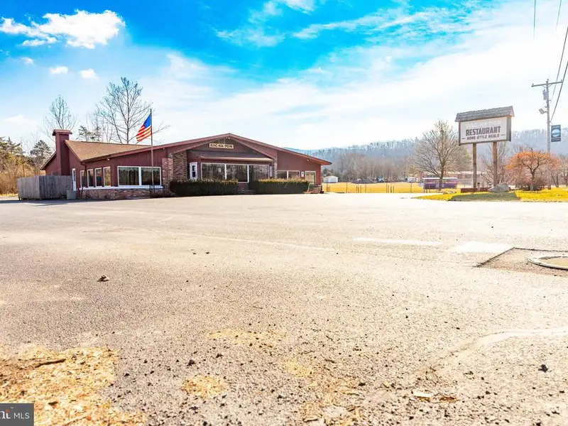 Established Restaurant with Commercial Kitchen and 120+ Seating in Hardy County