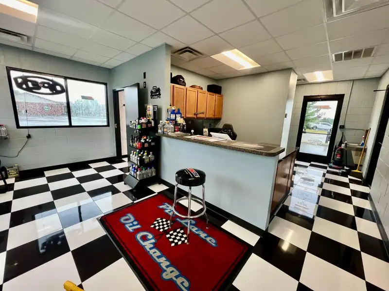 High-traffic B-3 Zoned Commercial Property on Lexington Rd. with Automotive Facility