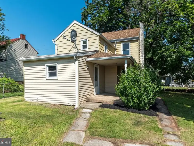 Auto Repair Shop with Residential Income Opportunity in Prime Location