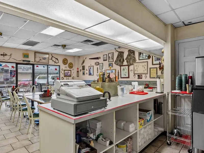 Established Restaurant Opportunity in High-visibility Cottonwood Mall, Grand Junction