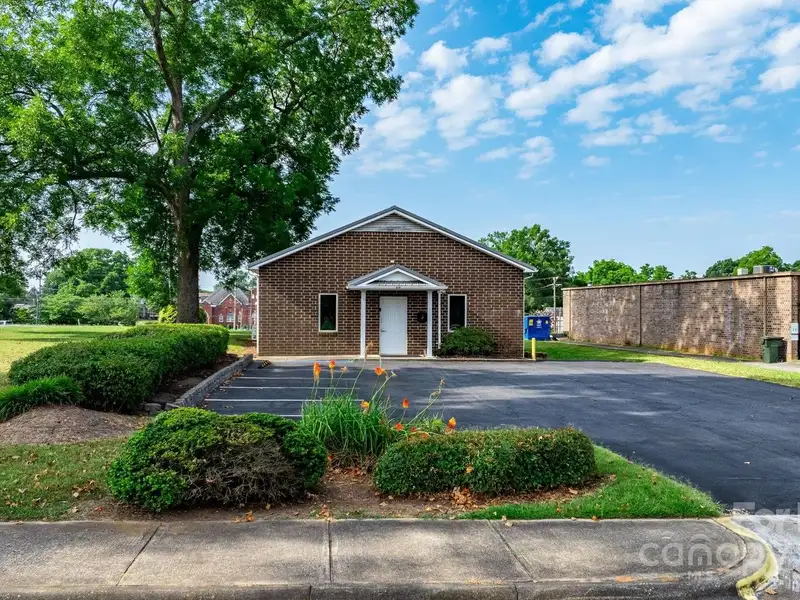 Prime Brick Office Building with Expansion Potential in Downtown Hickory