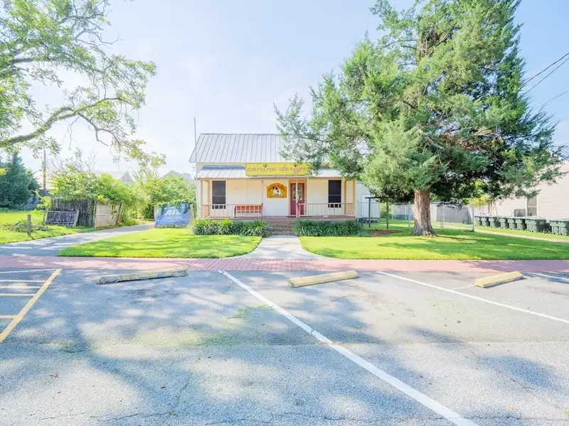 Versatile Flex Building with Office and Warehouse Space in Prime Valdosta Location