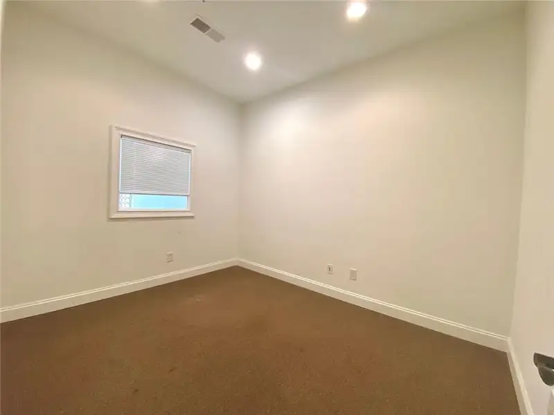 Street Level Office Space in Highland Grove Business Complex, Ideal for Professional Services