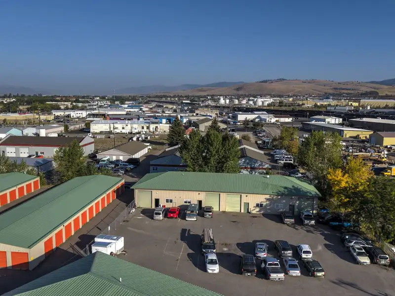 Large 30'x40' Shop with Office and Storage Near N Reserve and Interstate 90