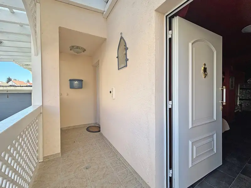 Modernized Detached House with Commercial Space in Family-friendly Location