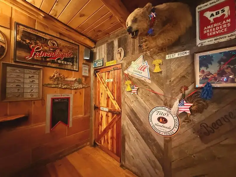 Turnkey Lodge-style Investment Opportunity in Berlin with Unique Interior and Bar