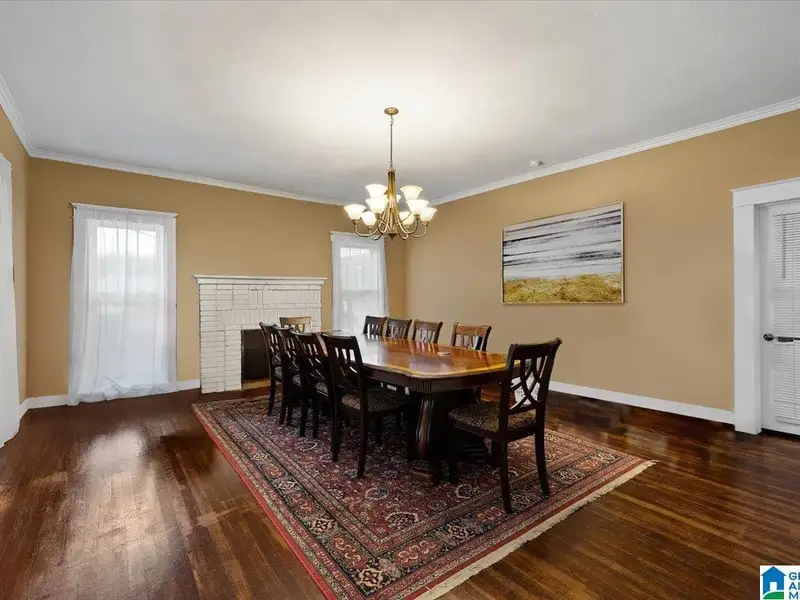 Renovated B-3 Zoned Home in High Traffic Area, Ideal for Air B&b or Event Rentals