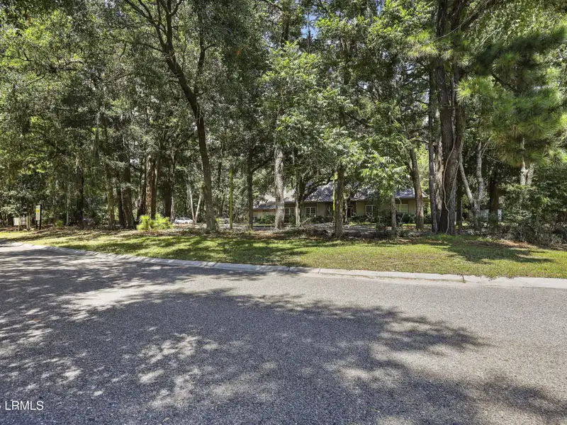 Multi-use Building with Long-term Tenant and Warehouse/office Space in Prime Location