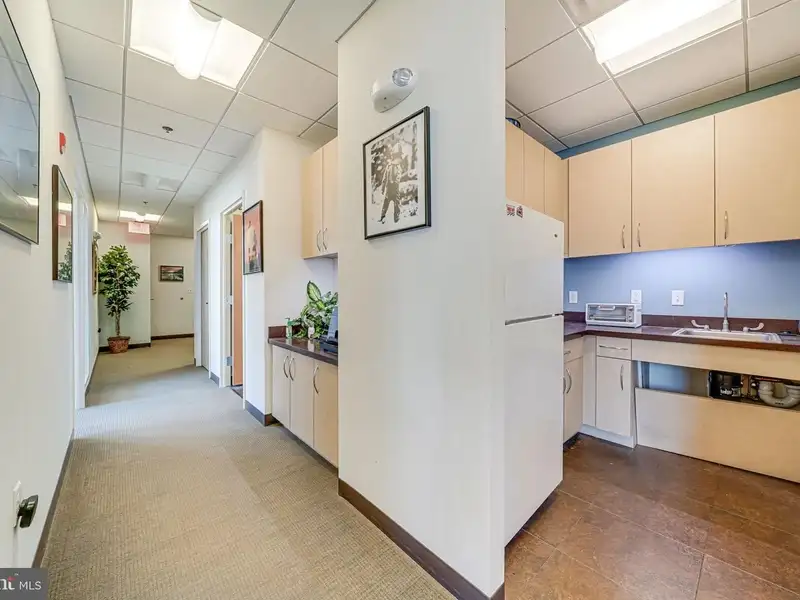 Flexible Office Suite in Prime Falls Church Location - 1,200 Sq Ft, Great Accessibility