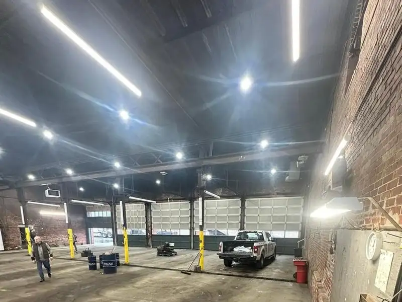 Industrial Building with 6 Bay Truck Repair Facility on 1.47 Acres Near Downtown
