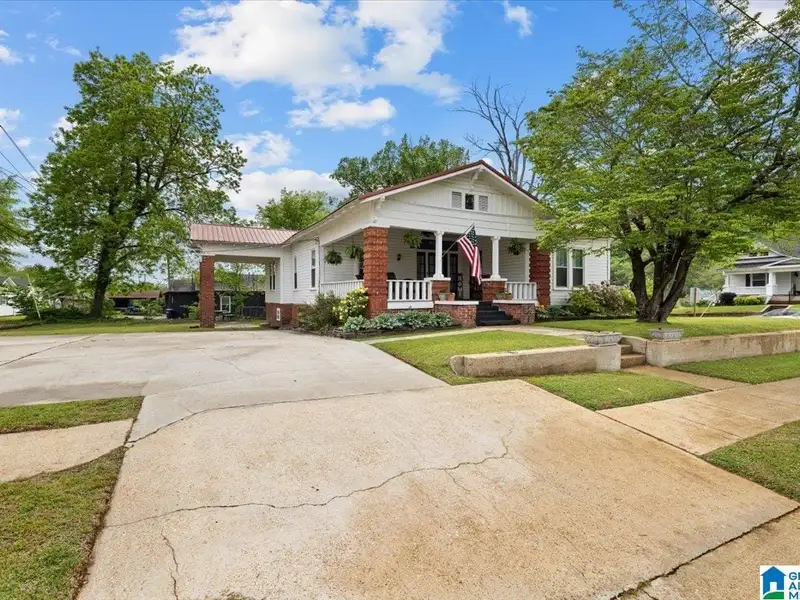 Renovated B-3 Zoned Home in High Traffic Area, Ideal for Air B&b or Event Rentals