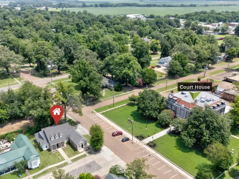 Versatile Office Space with Conference Room and Kitchen in Downtown Tunica