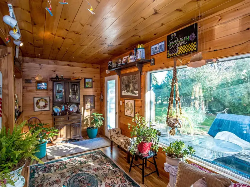 Du Bee Inn: Versatile Bed-and-breakfast with Mountain Views in the Great North Woods