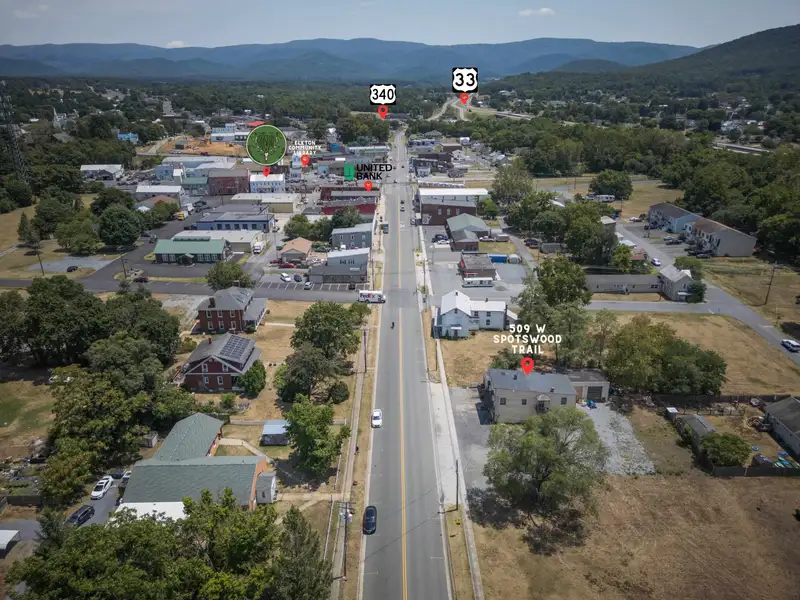 Mixed-use Property in Elkton: Antique Store with 3-bedroom Apartment and Ample Parking