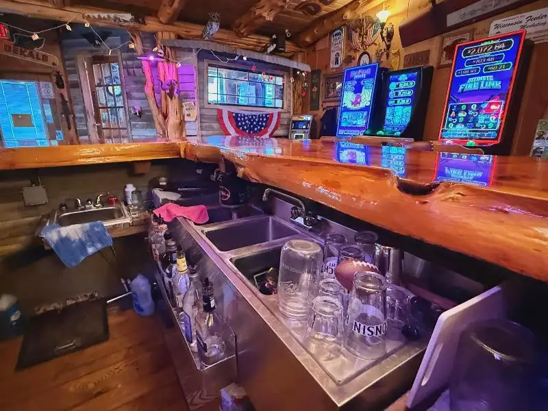 Turnkey Lodge-style Investment Opportunity in Berlin with Unique Interior and Bar