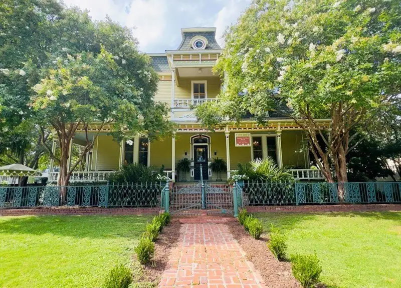 Versatile Historic District Property for Restaurant, Venue, or Retail with Ample Parking