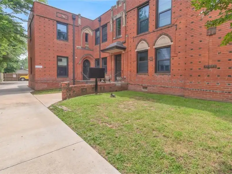 Renovated Investment Complex with 10 Units Near Plaza District, Oklahoma City