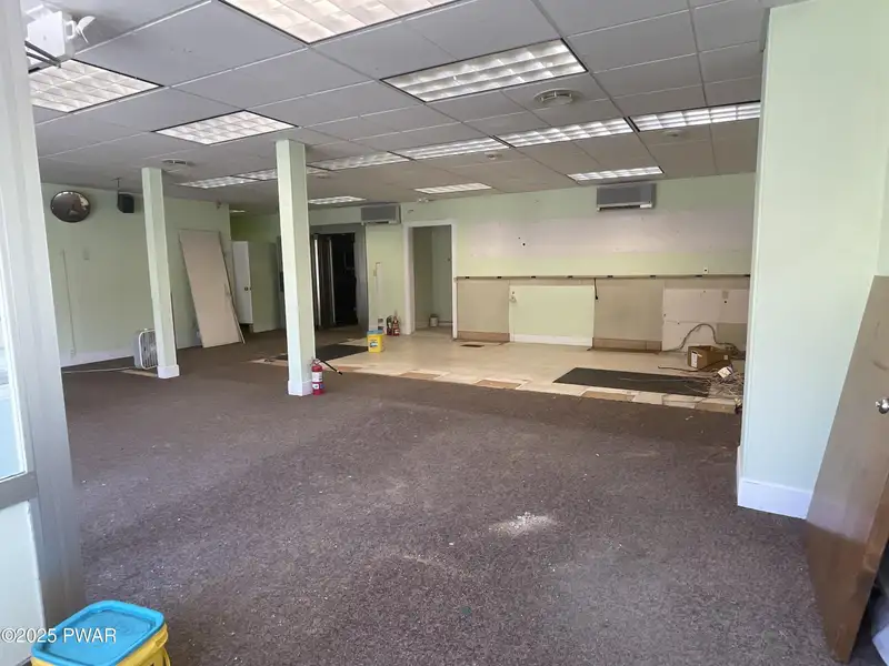 Versatile 948 Sq Ft Commercial Space for Lease in Lackawaxen with River Access