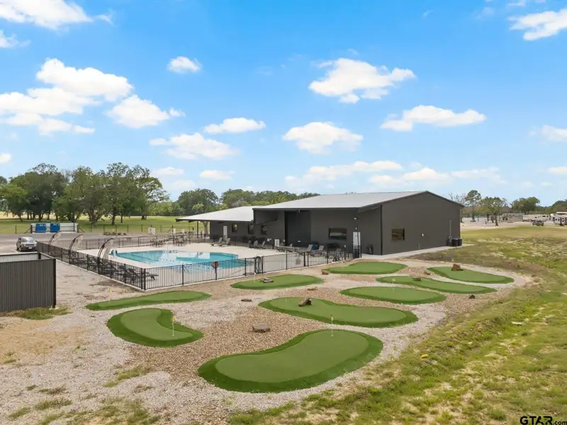 Turnkey Short-term Rental in Twin Lakes Resort, Mount Pleasant - Lakefront Access and Amenities