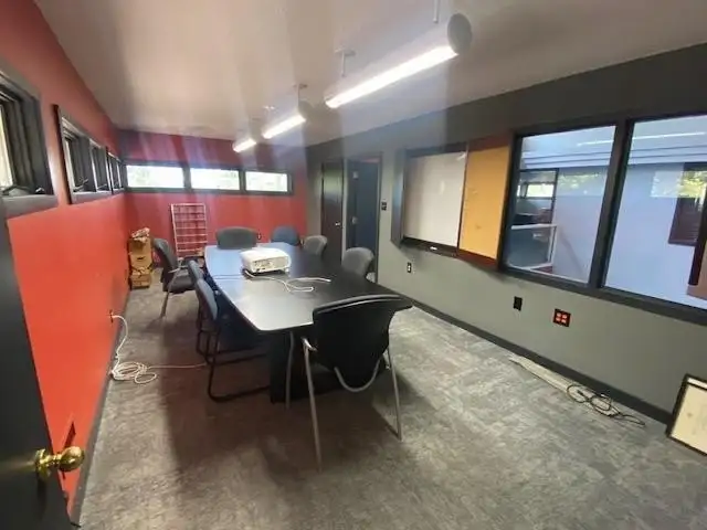 Versatile Commercial Property with Office Space Near I-75 in Valdosta's Business Hub