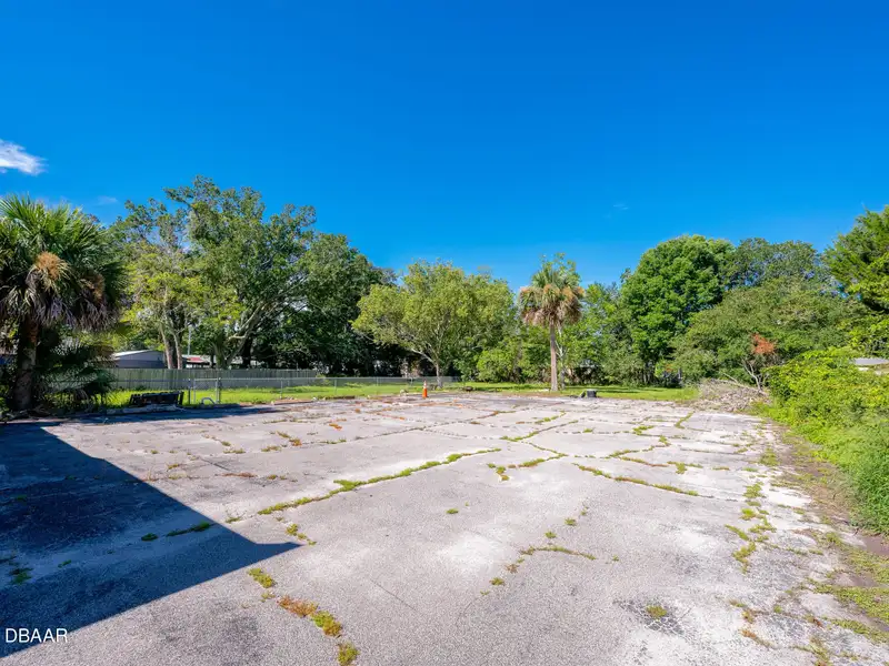 Former Post Office Commercial Building with Yard Space in Prime Location