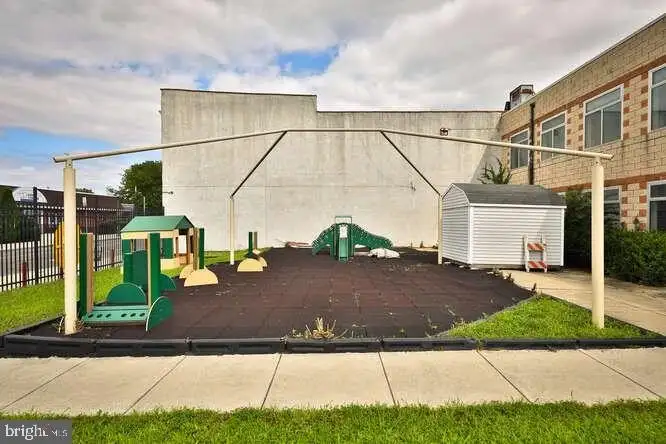 Versatile 6,000 Sq Ft Commercial Space in Prime Location with Parking Potential